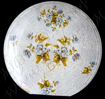 Чиния с дребни сини цветя декупаж