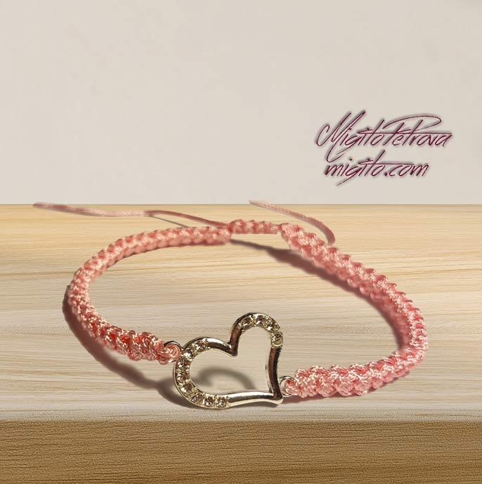 Макраме розова гривна 