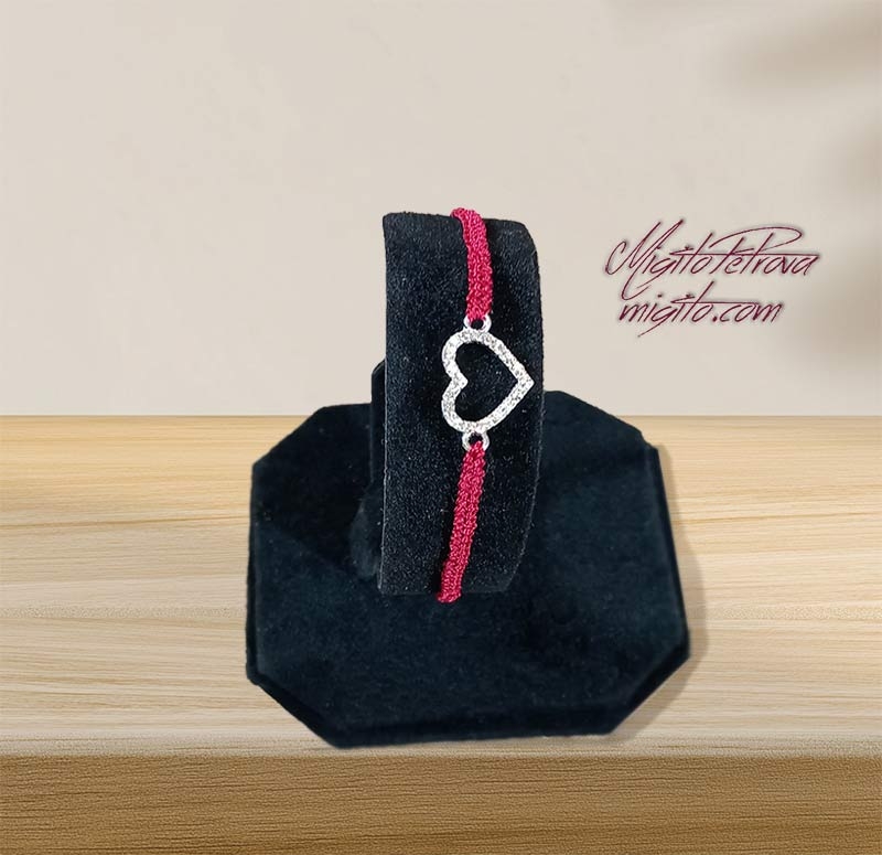 Thin macrame bracelet with metal heart element red