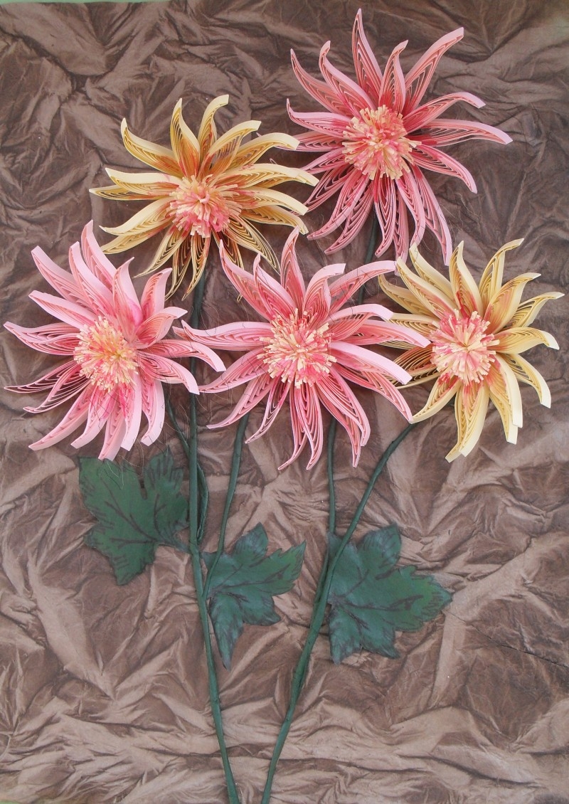 Хризантеми пано с квилинг цветя