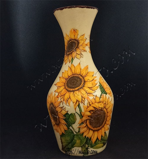 Ваза със слънчогледи